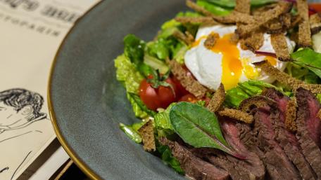 Savory Salad with Tender Steak and Poached Egg wallpaper