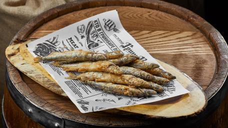 Fried whitebaits on barrel wallpaper