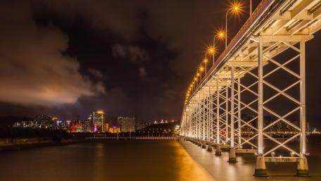 Night View of the Governador Nobre de Carvalho Bridge wallpaper