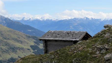 small hut wallpaper