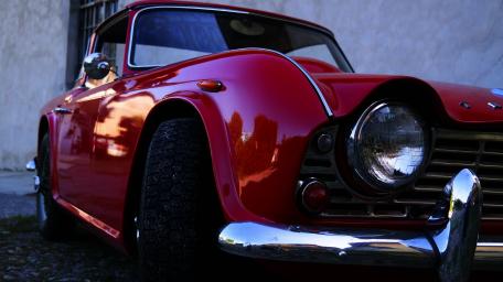 Classic Red Beauty in Focus wallpaper