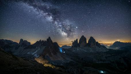 Three peaks of Lavaredo under the milky way wallpaper