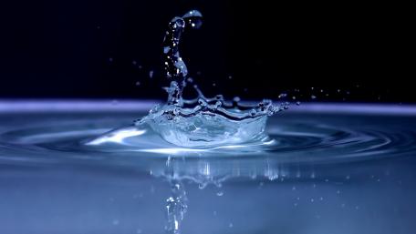water - fast shot wallpaper