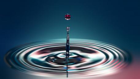 Ephemeral Waterdrop Symphony wallpaper