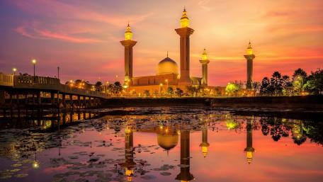 Serene Cityscape at Sunset wallpaper