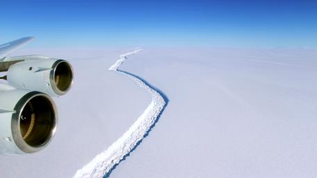 Close Look at a Crack on Larsen C wallpaper