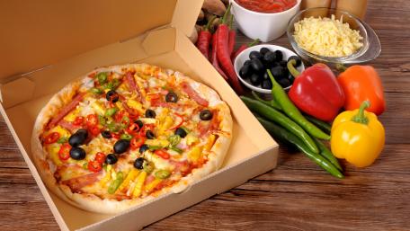 Delicious Pizza with Colorful Toppings for Food Lovers wallpaper