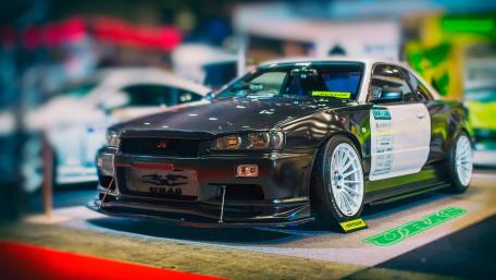 Sleek Performance Skyline Display wallpaper