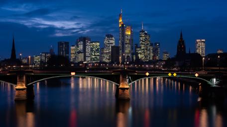 City Skyline at Dusk in Stunning 4K Resolution wallpaper