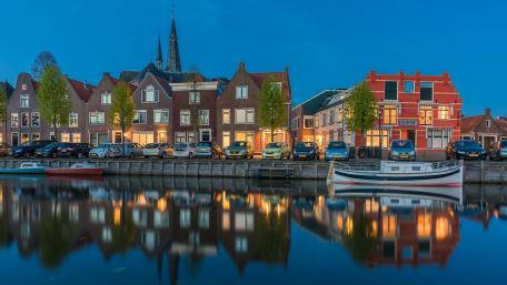 Charming Canal Views at Twilight Overlooking a Historic Cityscape wallpaper