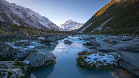 Majestic Mountain Vista at Sunrise in 4K Quality wallpaper
