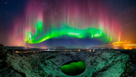 Aurora Borealis Majesty Over Serene Lake wallpaper