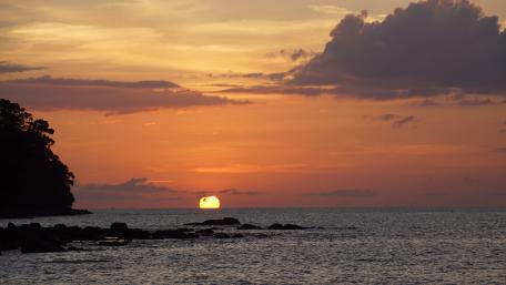 Sonne versinkt im Meer wallpaper
