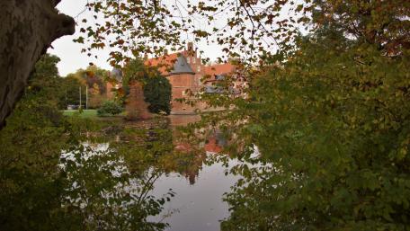 Das Schloss am See wallpaper