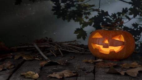 Glowing Jack-O'-Lantern Halloween Night wallpaper