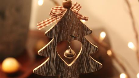 Rustic Christmas Tree Charm wallpaper