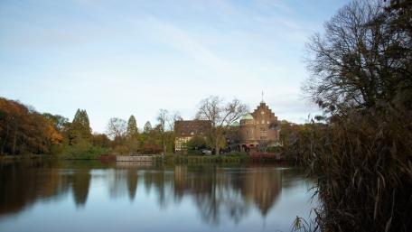 Wasserschloss im Herbst wallpaper