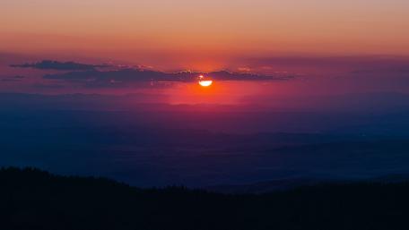 Sunset Symphony Over Mountain Horizons wallpaper