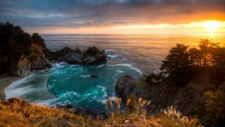 Sunset Over Serene Coastal Waters wallpaper