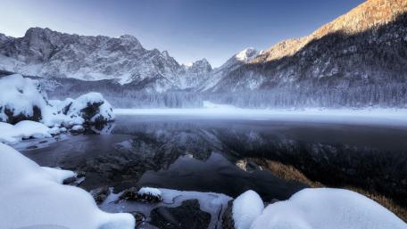 Majestic Winter Mirror wallpaper