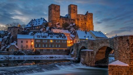 Cityscape Winter Charm at Dusk wallpaper