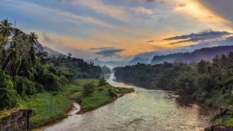 Scene from bridge of "Karawanella" wallpaper