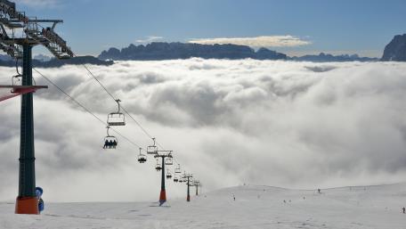 Chairlift on Mount Secëda in Val Gardena wallpaper