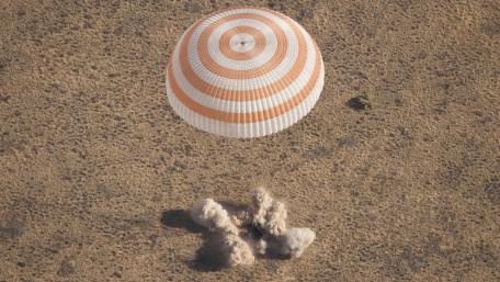 Expedition 28 Lands wallpaper