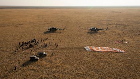 Ground Support at Expedition 40's Landing Site wallpaper