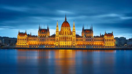 The Hungarian Parliament Building and the Danube River wallpaper