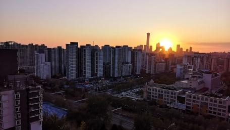 Vibrant City Skyline at Sunset wallpaper