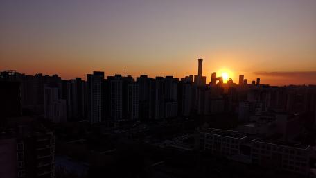 Golden Hour Over City Skyline in 4K Quality wallpaper