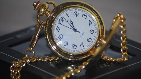 Gold pocket watch wallpaper