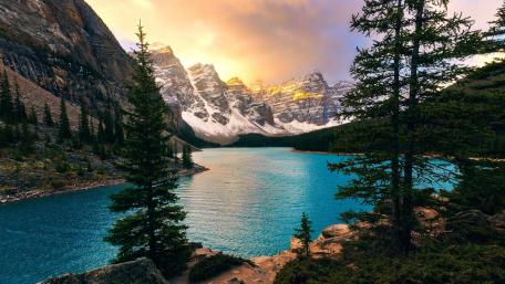 Valley Of Ten Peaks wallpaper