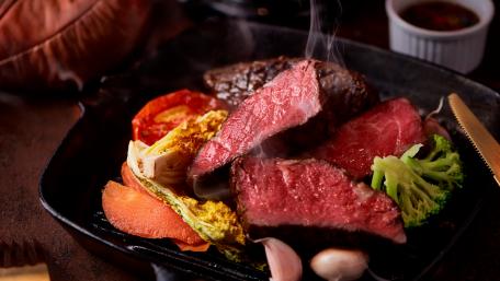 Savory Slices of Juicy Steak Delight wallpaper
