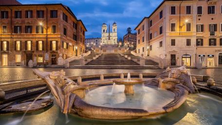Tranquil Evening at the Fountain in Rome wallpaper