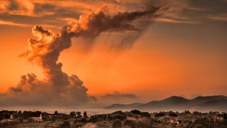 Majestic Sunset Over Mountains and Clouds wallpaper