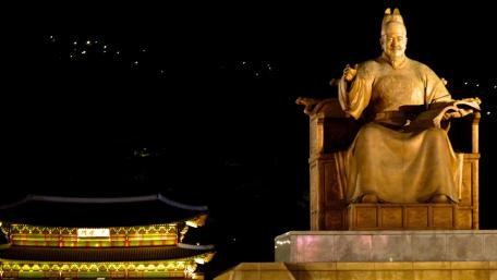 Majestic Tribute to a Great Leader Amidst Night Lights wallpaper