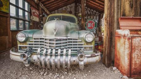 Plymouth De Luxe wallpaper