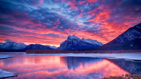 Pink sky above Mount Rundle wallpaper