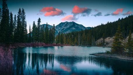 Mountain Serenity at Dusk wallpaper