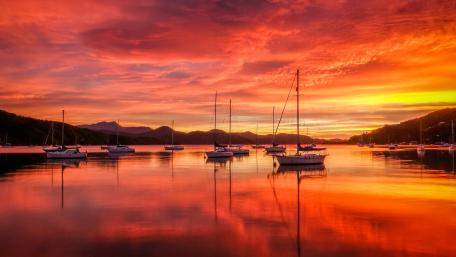Fiery Sunset Over Serene Waters wallpaper