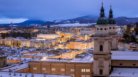 Snowy Cityscape at Dusk's Glow wallpaper