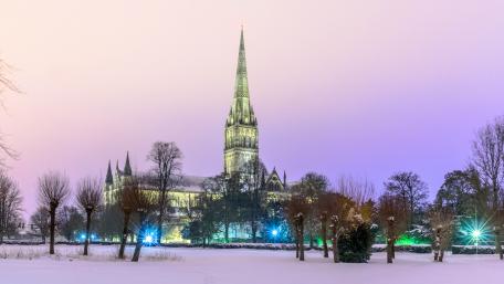 Twilight Cityscape with Majestic Spire wallpaper
