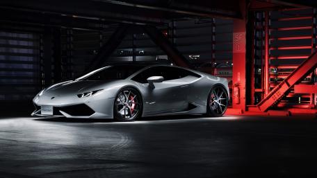 Sleek Elegance of the Lamborghini Huracán wallpaper