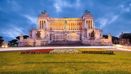 Stunning Evening View of Rome's Monumental Architecture wallpaper