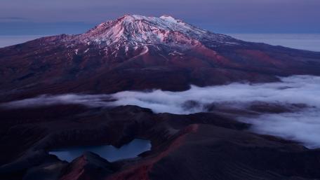 Majestic Mountain Peaks at Dawn wallpaper