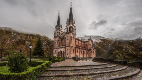 Basílica de Santa María la Real de Covadonga wallpaper