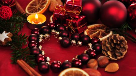 Christmass ball heart wallpaper