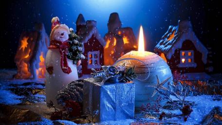 Festive Christmas Candlelight Glow wallpaper